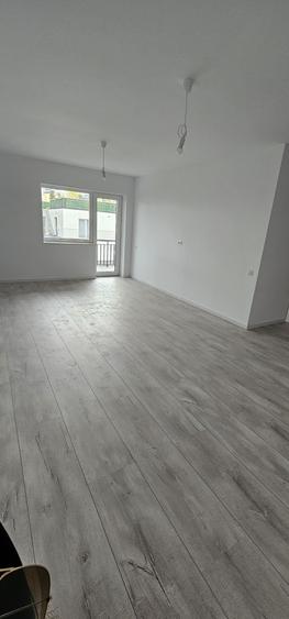 Apartament cu 2 camere decomandat în Tractorul