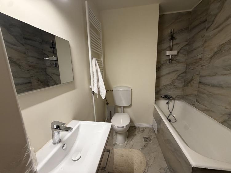 Apartament cu 3 camere decomandat, mobilat în P-ța Unirii
