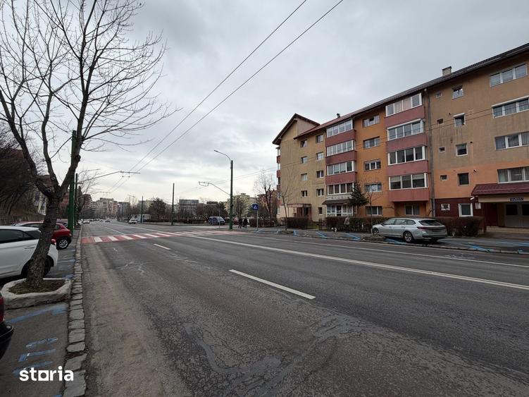 Apartament cu 3 camere decomandat, mobilat în Răcădău