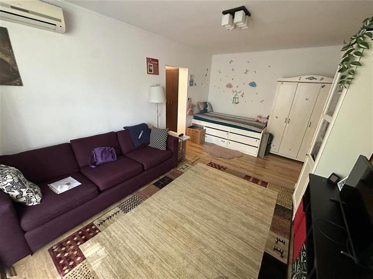 Apartament cu 2 camere semidecomandat în Costin Georgian