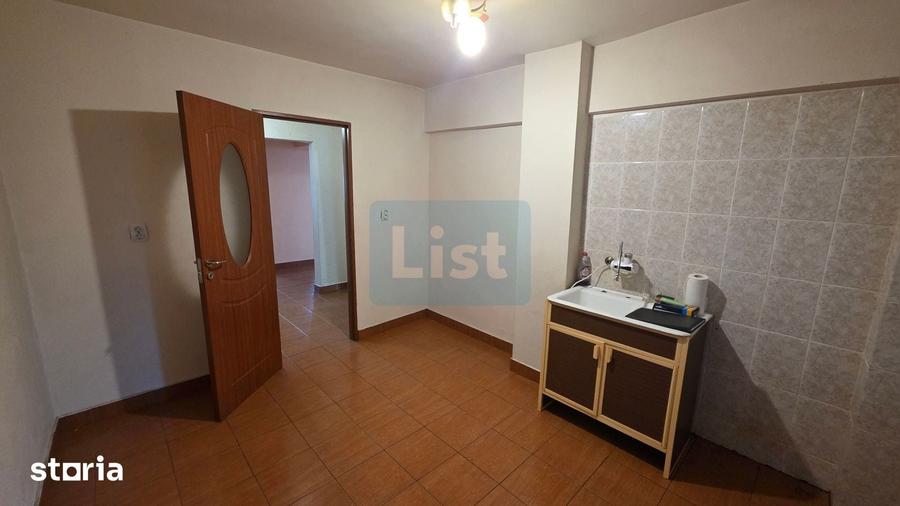 Apartament cu 4 camere decomandat în Sud