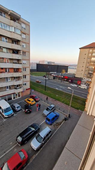 Apartament cu 3 camere decomandat în Nufărul