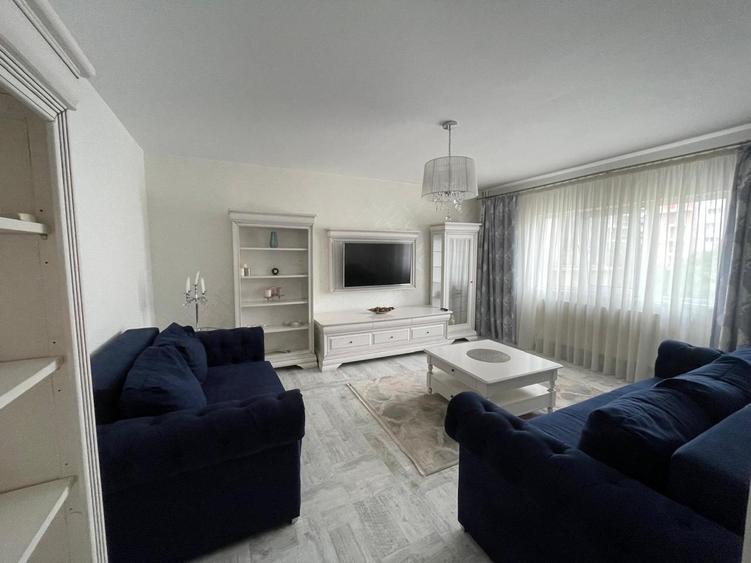 Apartament cu 3 camere decomandat, mobilat în Vitan Mall