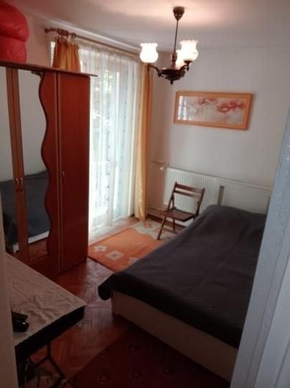Apartament cu 3 camere semidecomandat, mobilat în Titan