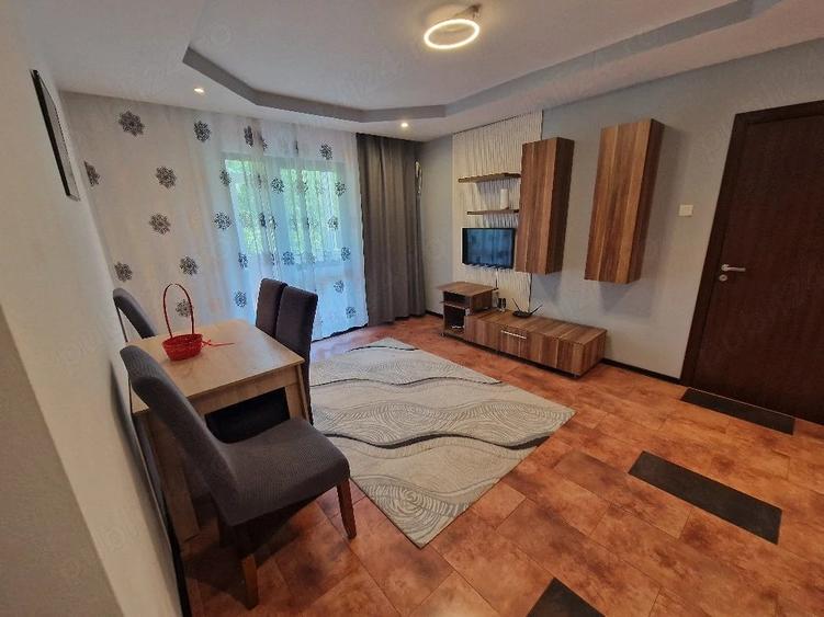 Apartament cu 3 camere semidecomandat în Bularga