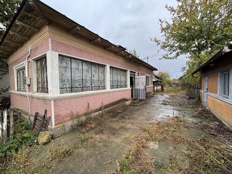 Casă individuală cu 4 camere cu Canalizare în Ologeni