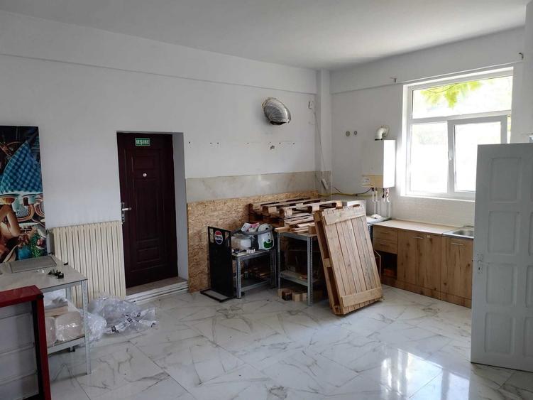 Spațiu comercial, de 90 mp, în Central