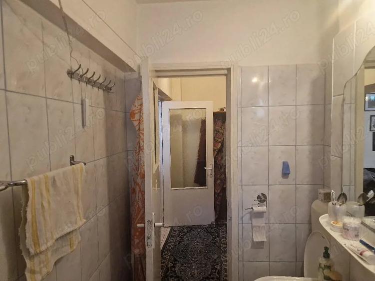Apartament cu 3 camere semidecomandat în Central
