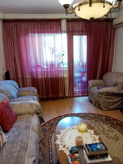 Apartament cu 3 camere decomandat, mobilat în Tineretului