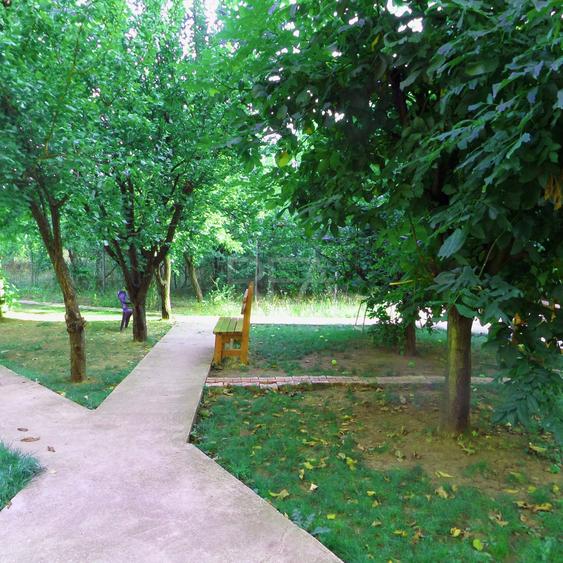Apartament cu 3 camere semidecomandat, mobilat în Berceni