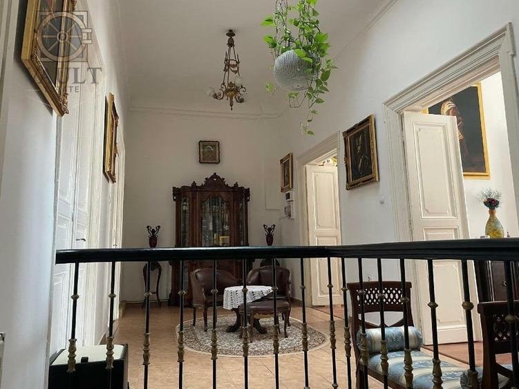Apartament cu 4 camere nedecomandat, mobilat în Calea Victoriei