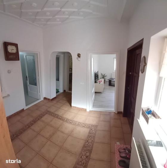 Casă cu 5 camere cu Teren 347 Mp în Central