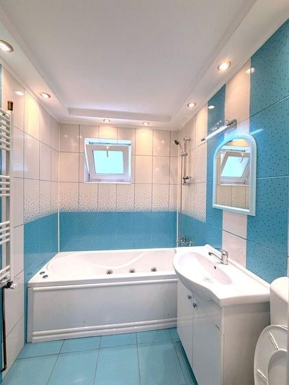 Casă individuală cu 5 camere cu Canalizare în Banu Manta