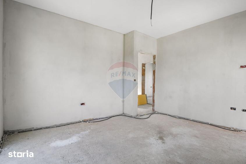Casă cu 5 camere cu Teren 392 Mp în 6 Vânători