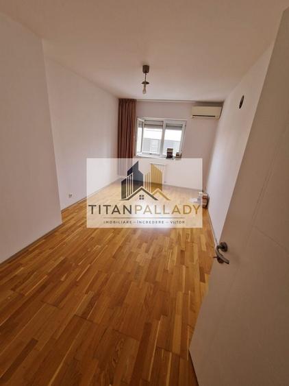 Apartament cu 3 camere decomandat în Nord-Est