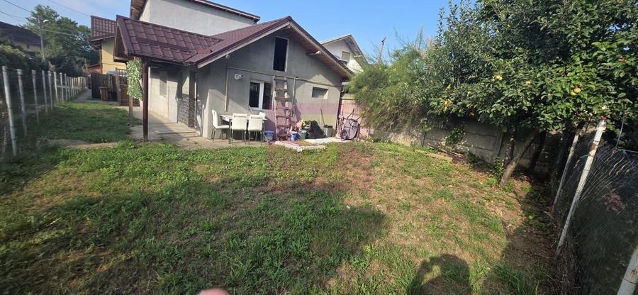 Casă individuală cu 3 camere cu Canalizare în Sud