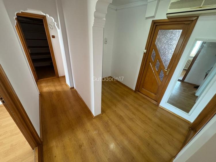 Vand 4 camere inel 2 Constanta