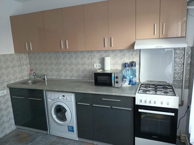 Inchiriez apartament, 2 camere decomandat, 1 decembrie 1918, et 3 - 5
