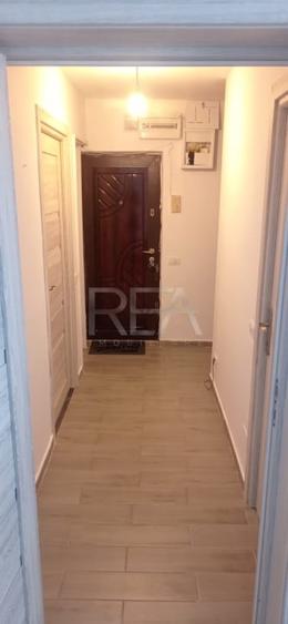 Apartament 3 Camere , Decomandat , Zona Alexandru Obregia - 9