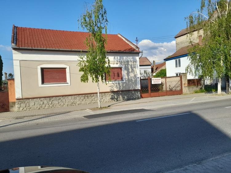 Imobil cu teren pentru birouri sau activități comerciale – Tileagd, centru  - 1