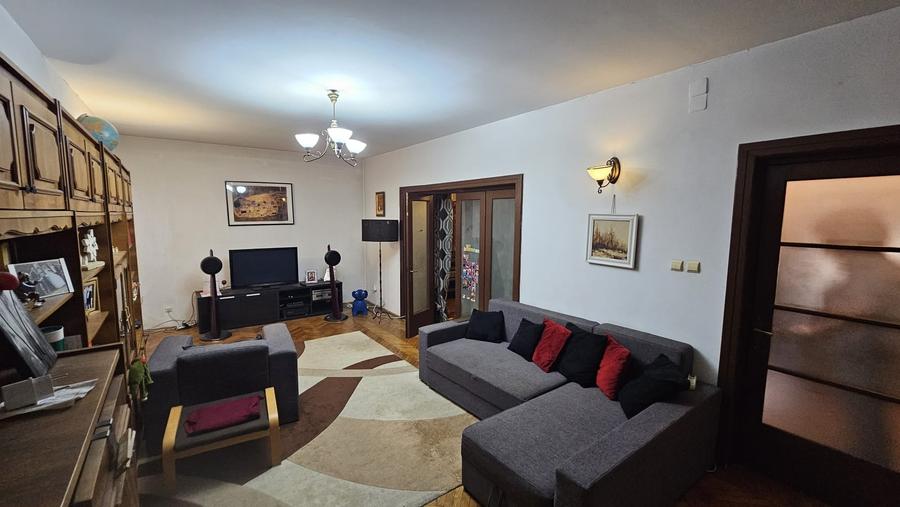 Casă ULTRACENTRALĂ + garaj – ideală firmă sau locuință - 1
