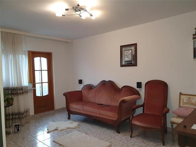 Apartament 3 camere,hol patrat, logie, balcon, et 3, CT, mobilat, ultracentral - 1