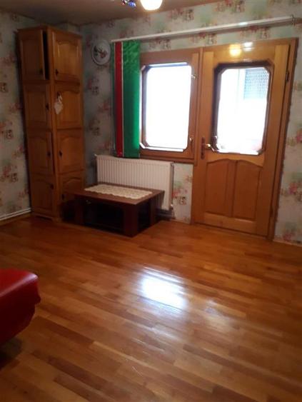 Apartament cu 3 camere decomandat în Buzaului