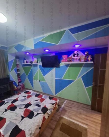 Apartament 3 camere, decomandat - zona Tractorul - 1