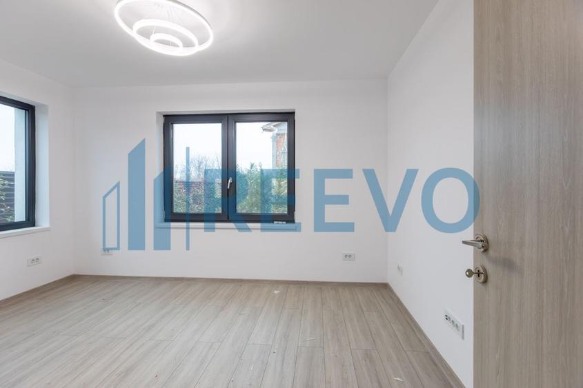 Casă individuală cu 5 camere cu Teren 400 Mp în Calea Moldovei