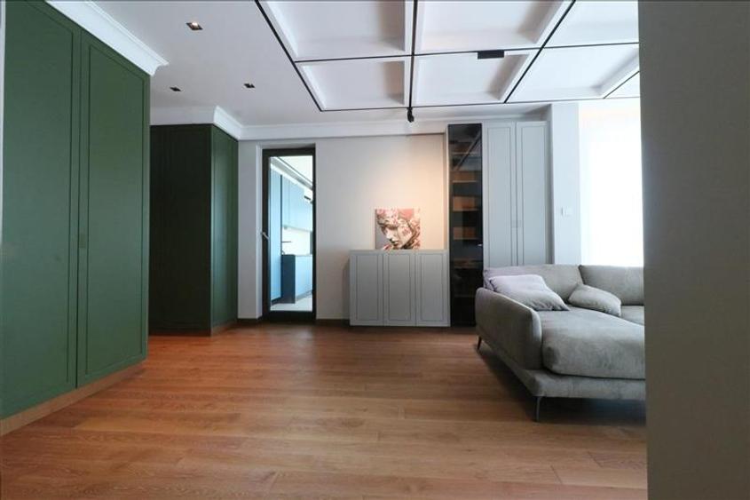 Apartament cu 3 camere decomandat, mobilat în Palat