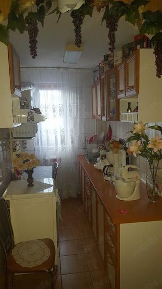 Vand apartament 3 camere , Petro?ani str.aviatorilor 16 - 2