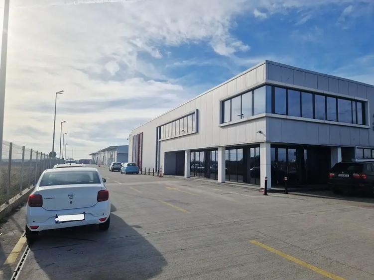 Spatiu industrial, birouri si teren de vanzare, situate intre DNCB - A2 si A0 - 2