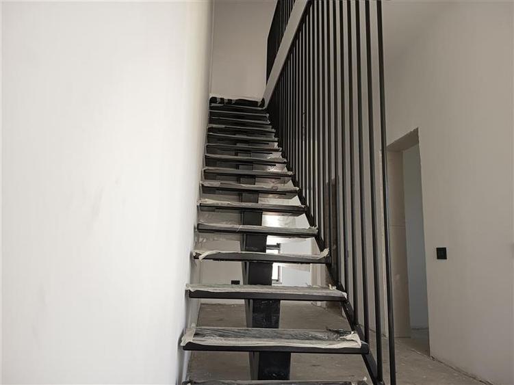 Vila impozanta, aspect deosebit, configuratie tip duplex, view, Brasov - 6