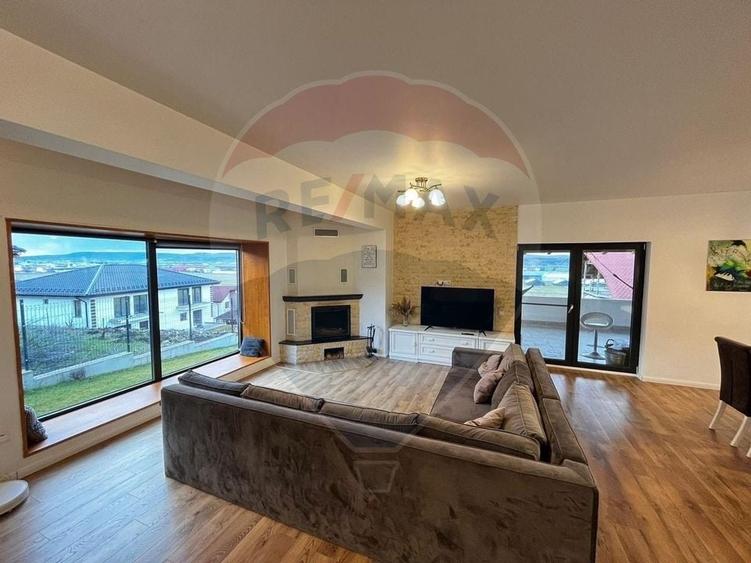 Casă individuală cu 4 dormitoare de vânzare str Planoarelor Dezmir - 1