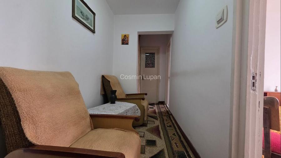 Apartament 3 camere, etaj intermediar, zona Liceul Dl. Tudor