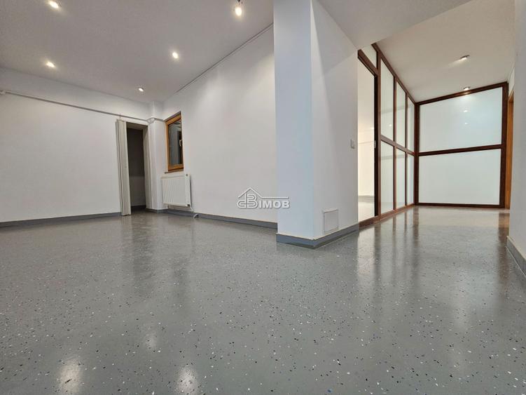 Ideal ca spatiu de birouri - apartament cu 4 camere - 6