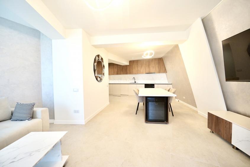 Apartament cu 3 camere semidecomandat în Zorilor