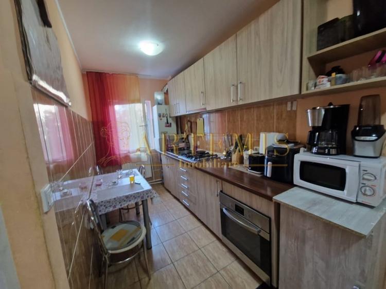 Apartament de 2 camere, decomandat, 49 mp., zona Sud - 1