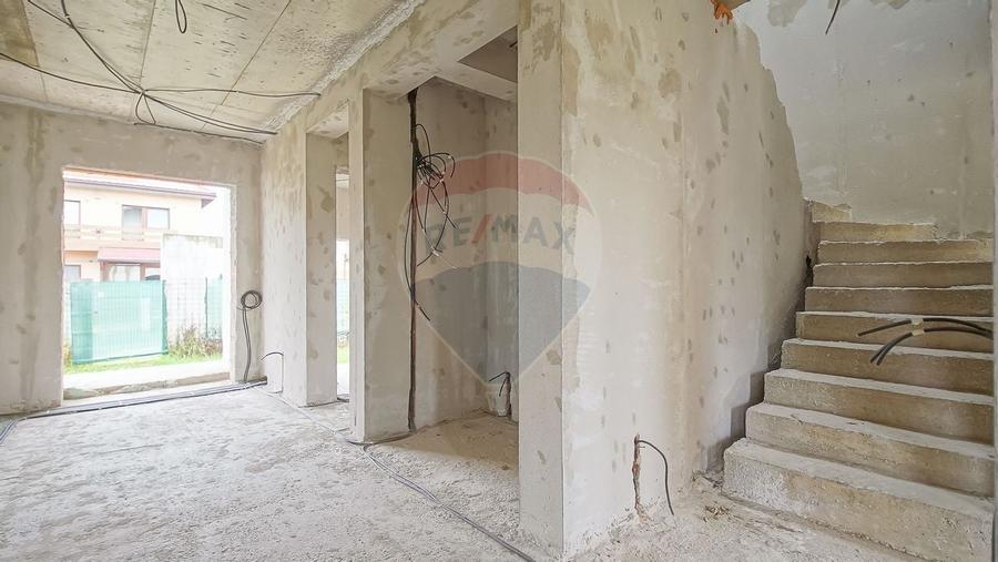 Casa spatioasa la gri, 4 camere, 3 bai, teren 500 mp - zona Bartolomeu - 18