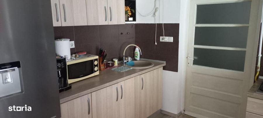 Casa in Biharia la strada principala cu 2 camere, bucatarie, baie - 8