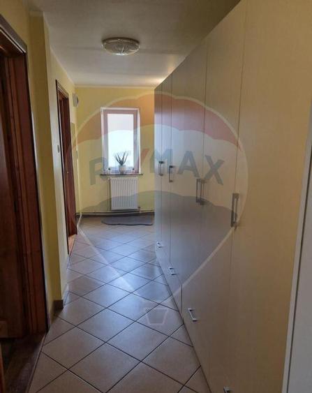 Apartament cu 3 camere de vanzare in zona Central Radauti - 2