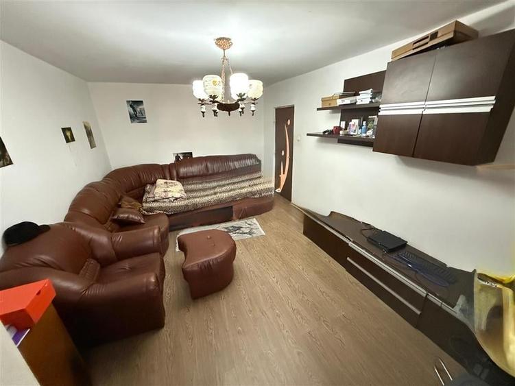 APARTAMENT 3 CAMERE, ETAJ 2, 1 DECEMBRIE - 3