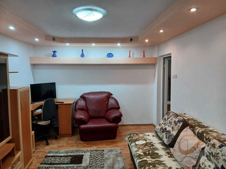 Inchiriez apartament cu 2 camere decomandat - 2