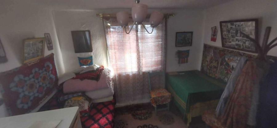 Casa caramida - com Ghergheasa, jud Buzau la 10 km de autostrada, cu 3 focuri de gaz + teren 3500 mp - 35.000 euro (neg). Telefon: 0726824858 - 3