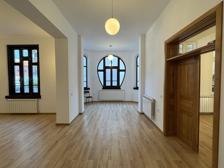 Casă individuală cu 5 camere cu Canalizare în Central