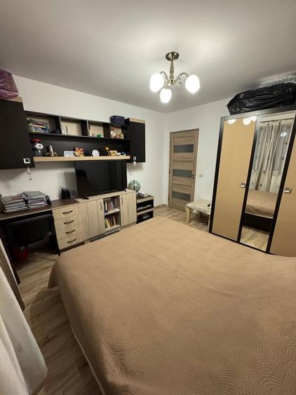 Vind apartament 2 camere,semidecomandat,et.1 din 4,renovat complet - 8