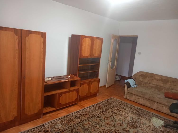 Apartament cu 3 camere decomandat în Dâmbu Pietros