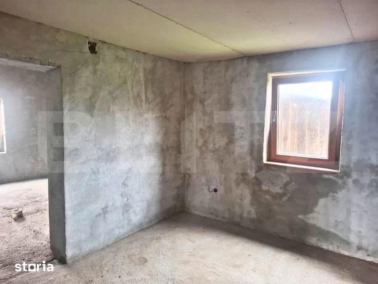 Casa (la rosu) + teren 2522 mp ideala pentru personalizare - Cost - 3