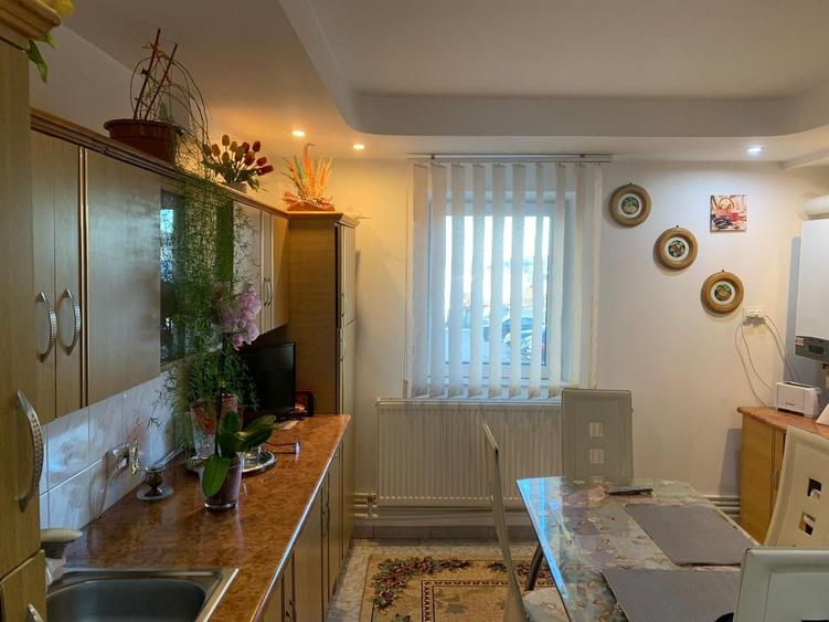 APARTAMENT DE VANZARE 3 CAMERE SIRET - 2