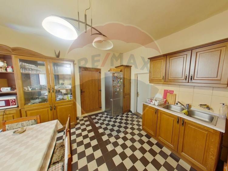 Casă cu 4 camere, Str. Bradului/ Sighetu Marmației - 6